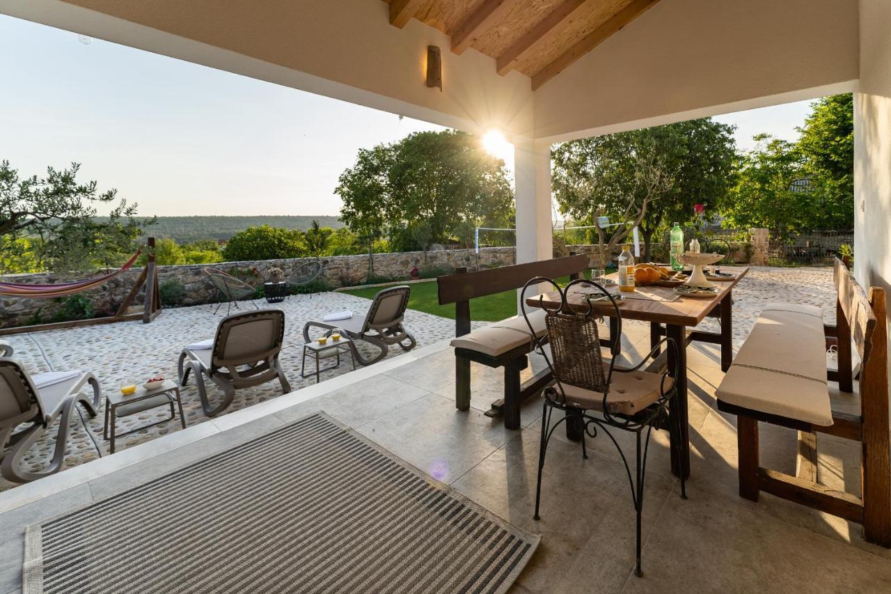 Holiday Home - Villa Thorak Anić Eksteriør bilde