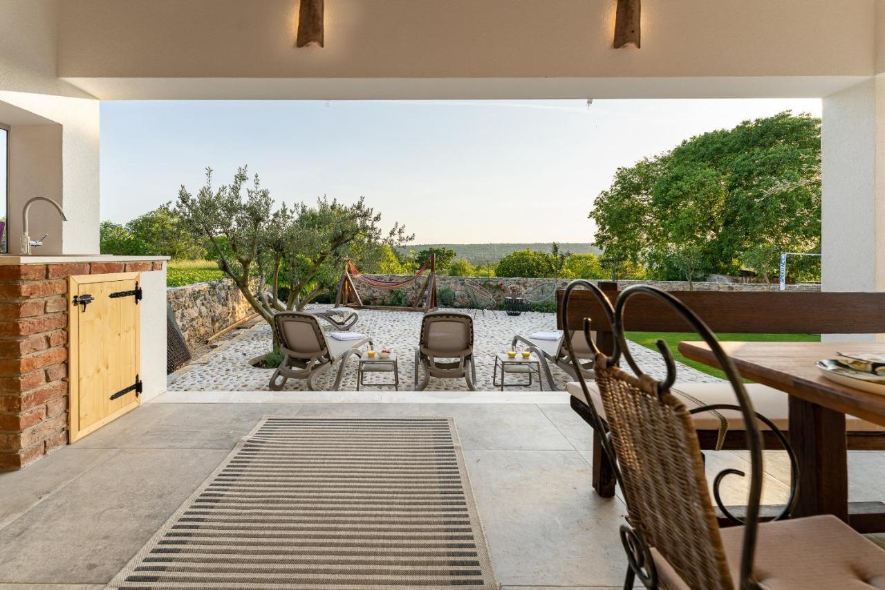 Holiday Home - Villa Thorak Anić Eksteriør bilde
