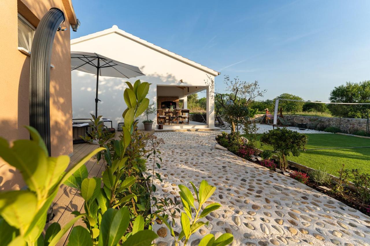 Holiday Home - Villa Thorak Anić Eksteriør bilde