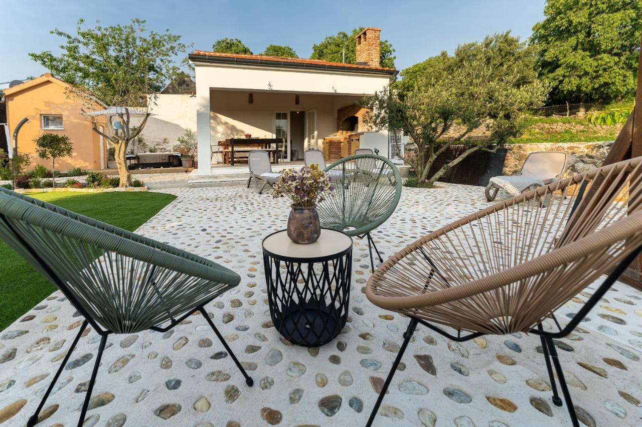 Holiday Home - Villa Thorak Anić Eksteriør bilde