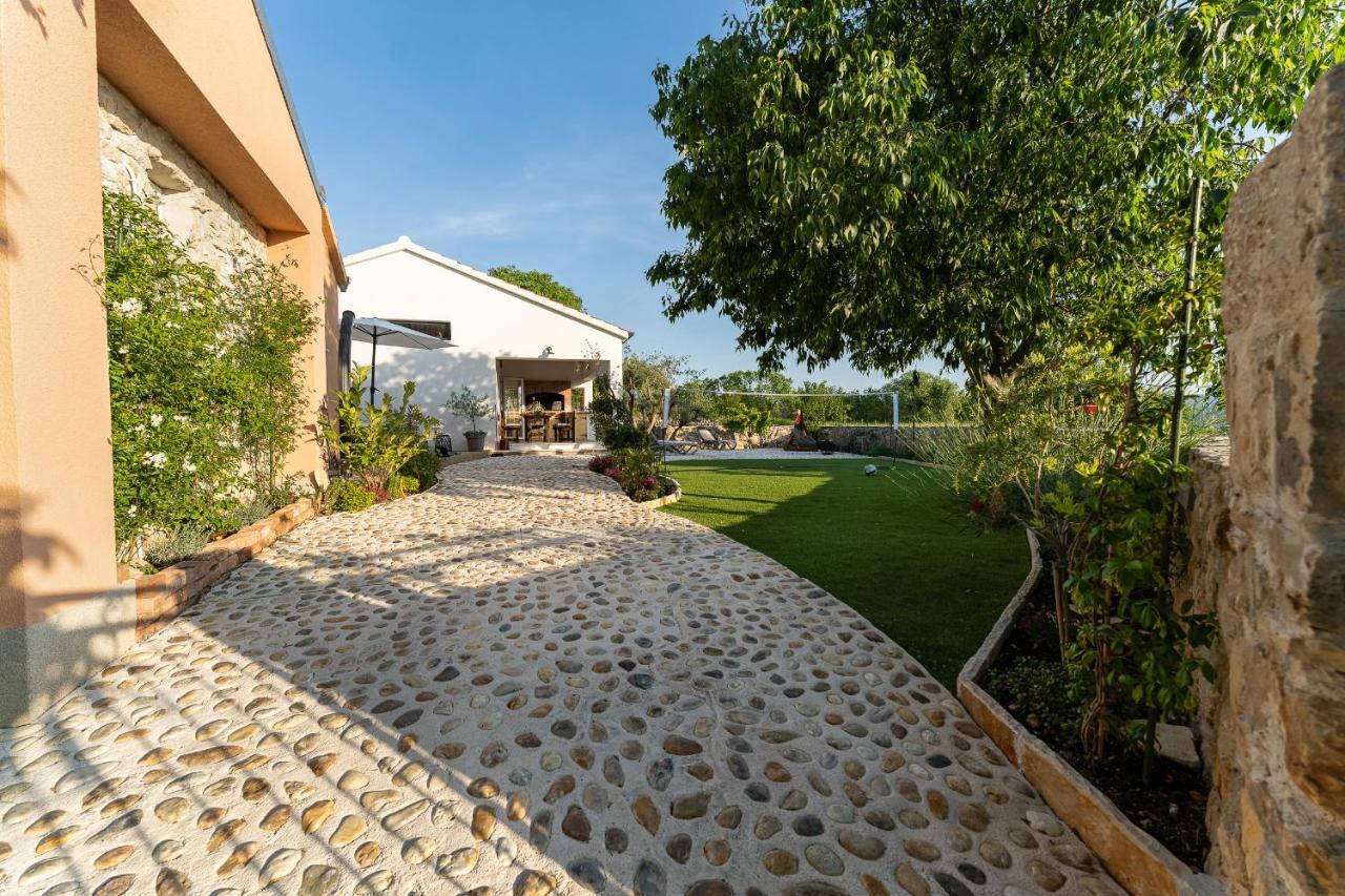 Holiday Home - Villa Thorak Anić Eksteriør bilde
