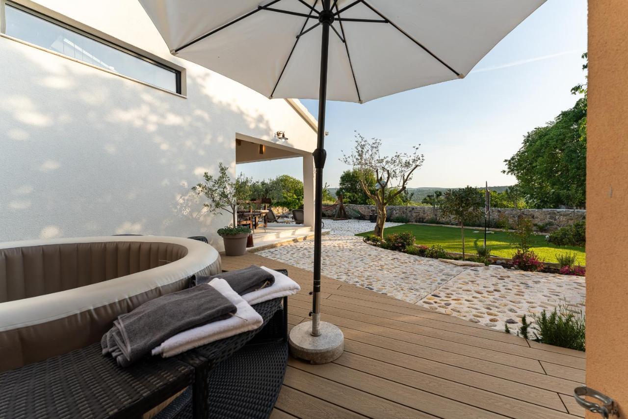 Holiday Home - Villa Thorak Anić Eksteriør bilde