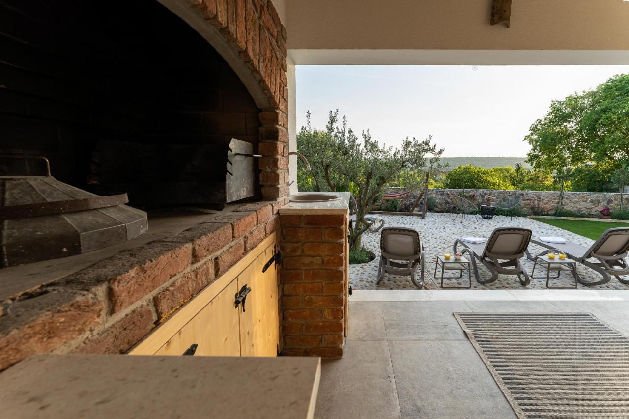 Holiday Home - Villa Thorak Anić Eksteriør bilde
