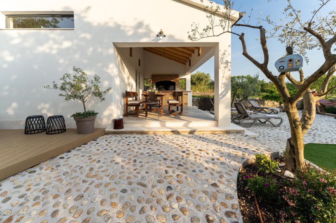 Holiday Home - Villa Thorak Anić Eksteriør bilde