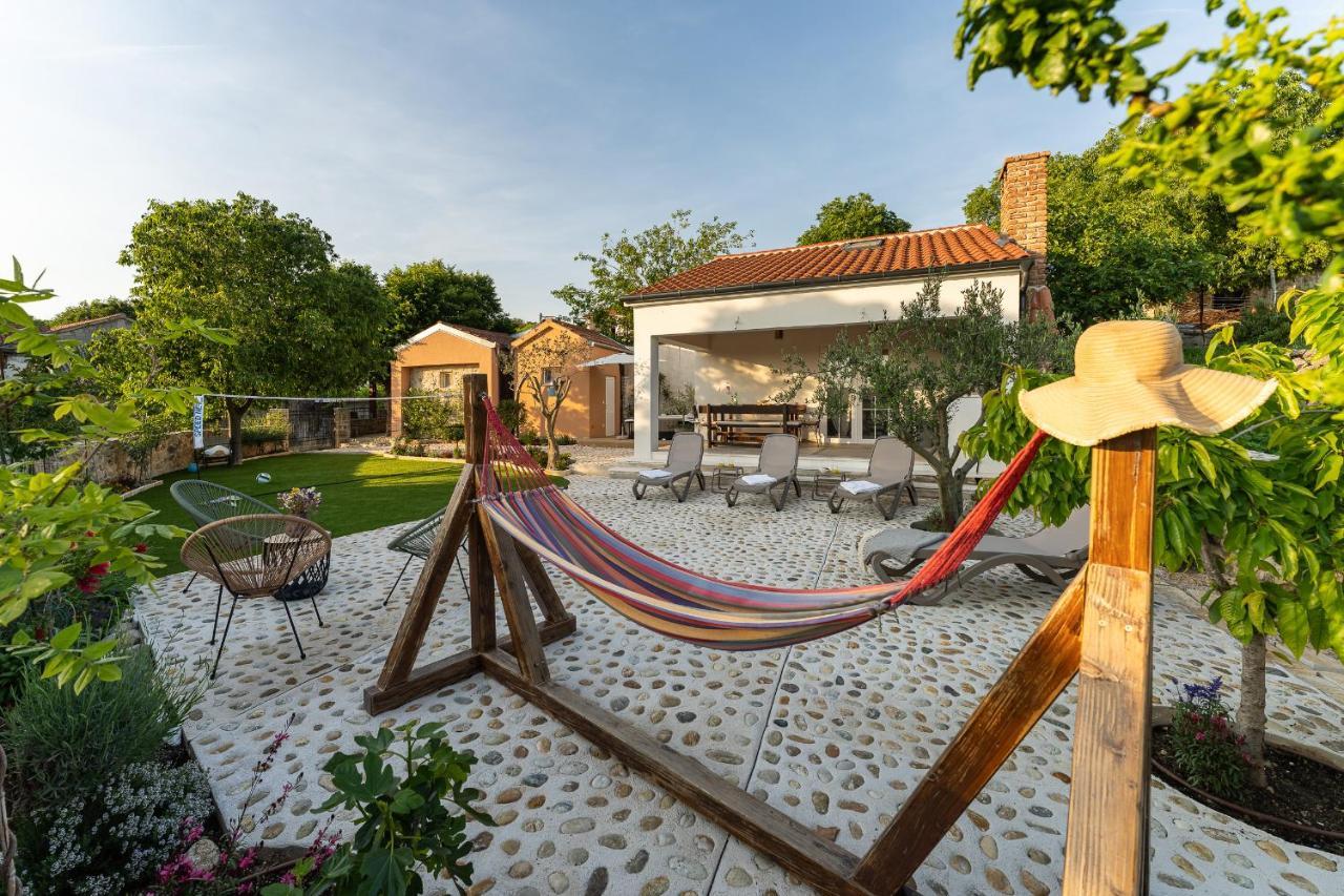 Holiday Home - Villa Thorak Anić Eksteriør bilde