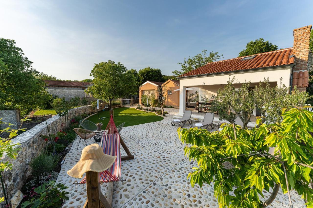 Holiday Home - Villa Thorak Anić Eksteriør bilde