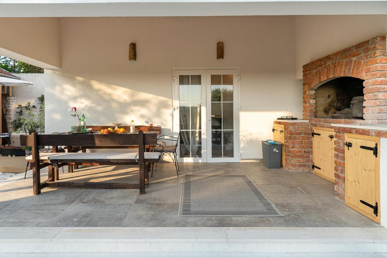 Holiday Home - Villa Thorak Anić Eksteriør bilde