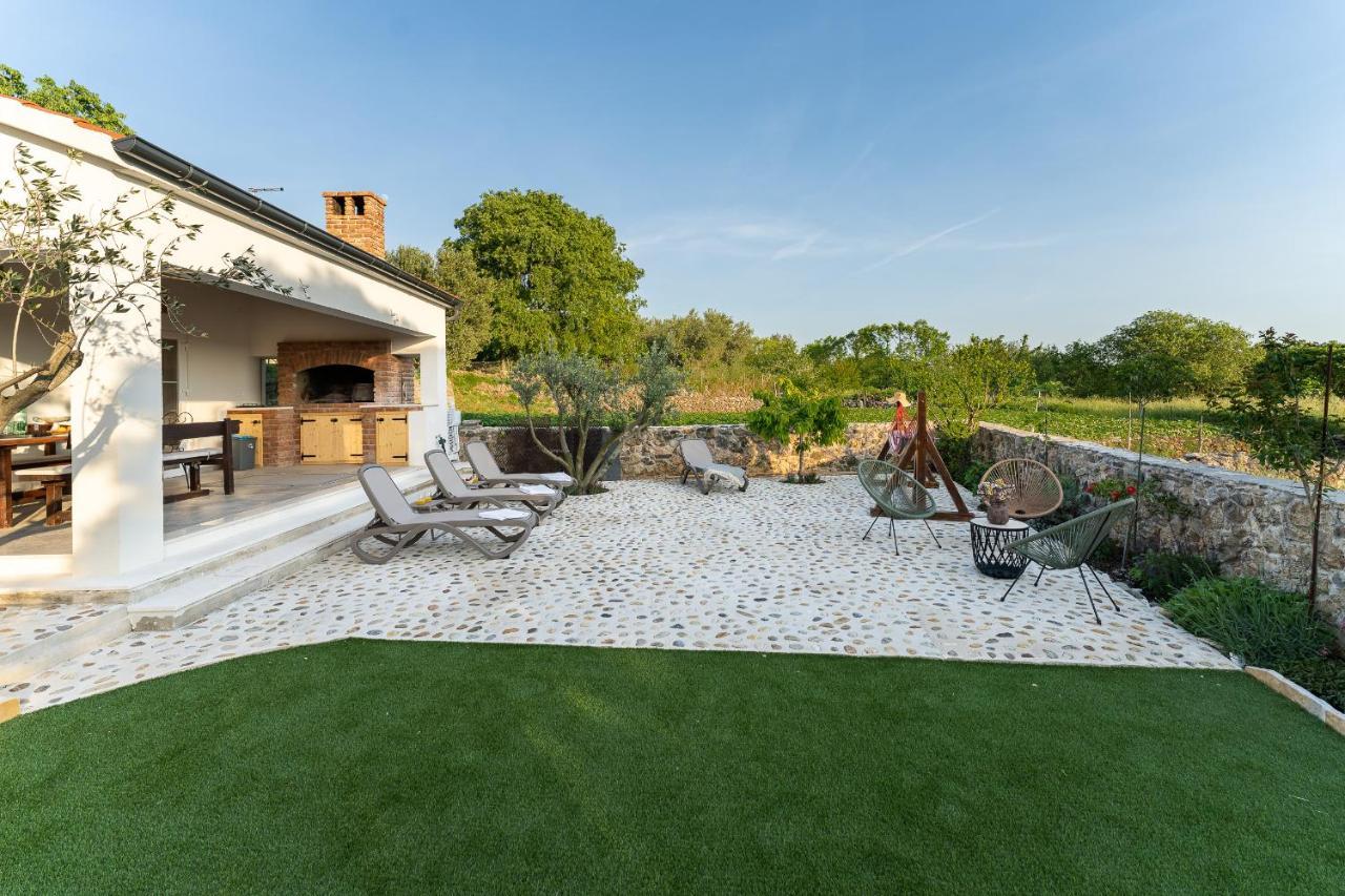 Holiday Home - Villa Thorak Anić Eksteriør bilde