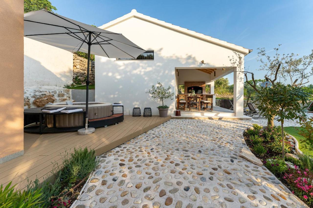 Holiday Home - Villa Thorak Anić Eksteriør bilde