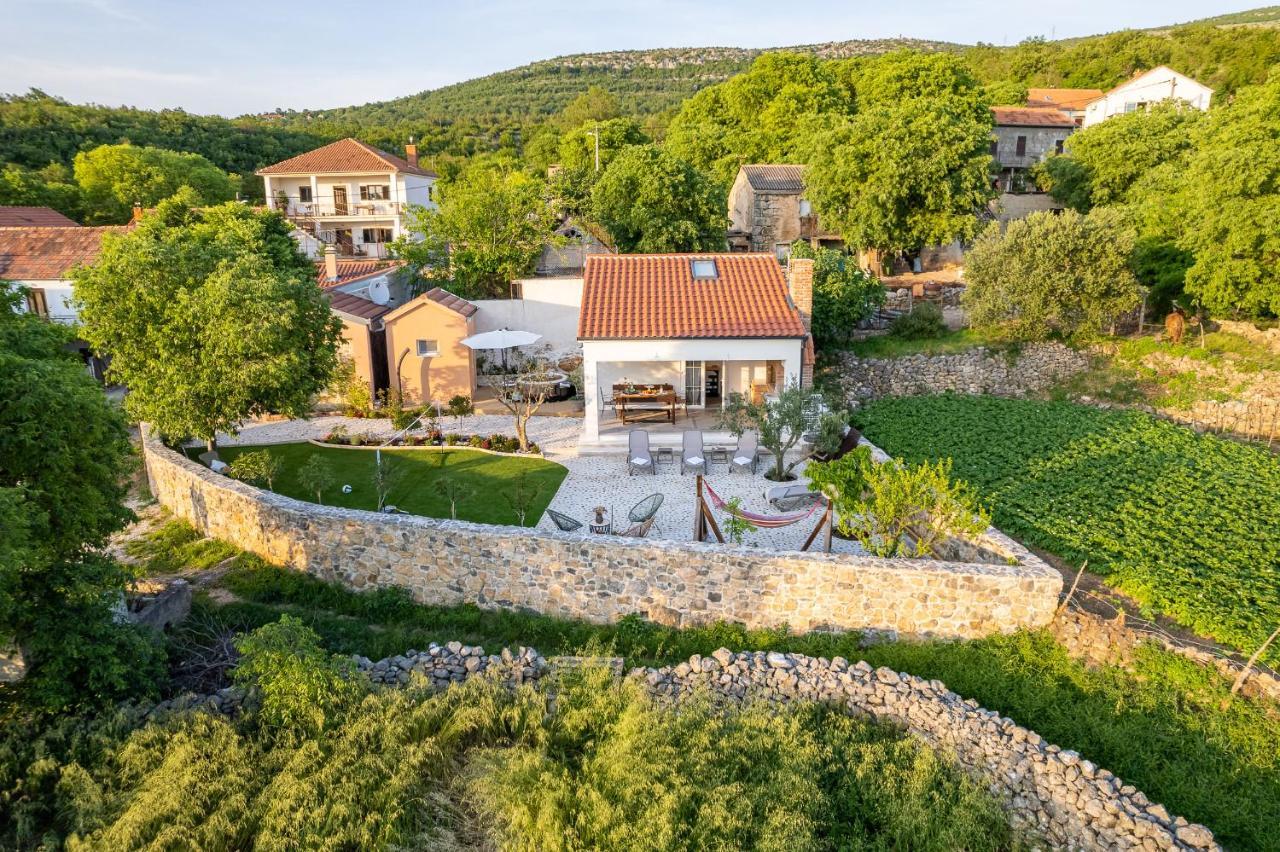 Holiday Home - Villa Thorak Anić Eksteriør bilde