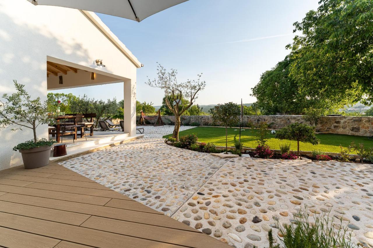 Holiday Home - Villa Thorak Anić Eksteriør bilde