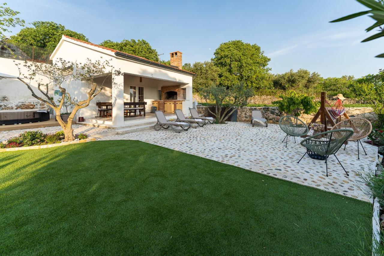 Holiday Home - Villa Thorak Anić Eksteriør bilde