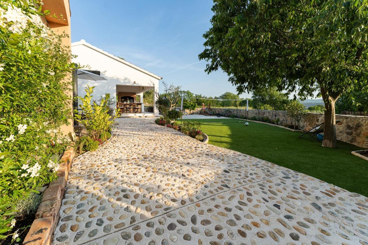 Holiday Home - Villa Thorak Anić Eksteriør bilde