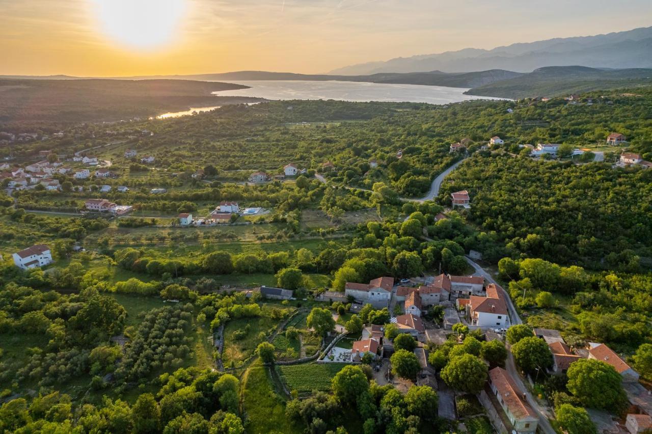 Holiday Home - Villa Thorak Anić Eksteriør bilde