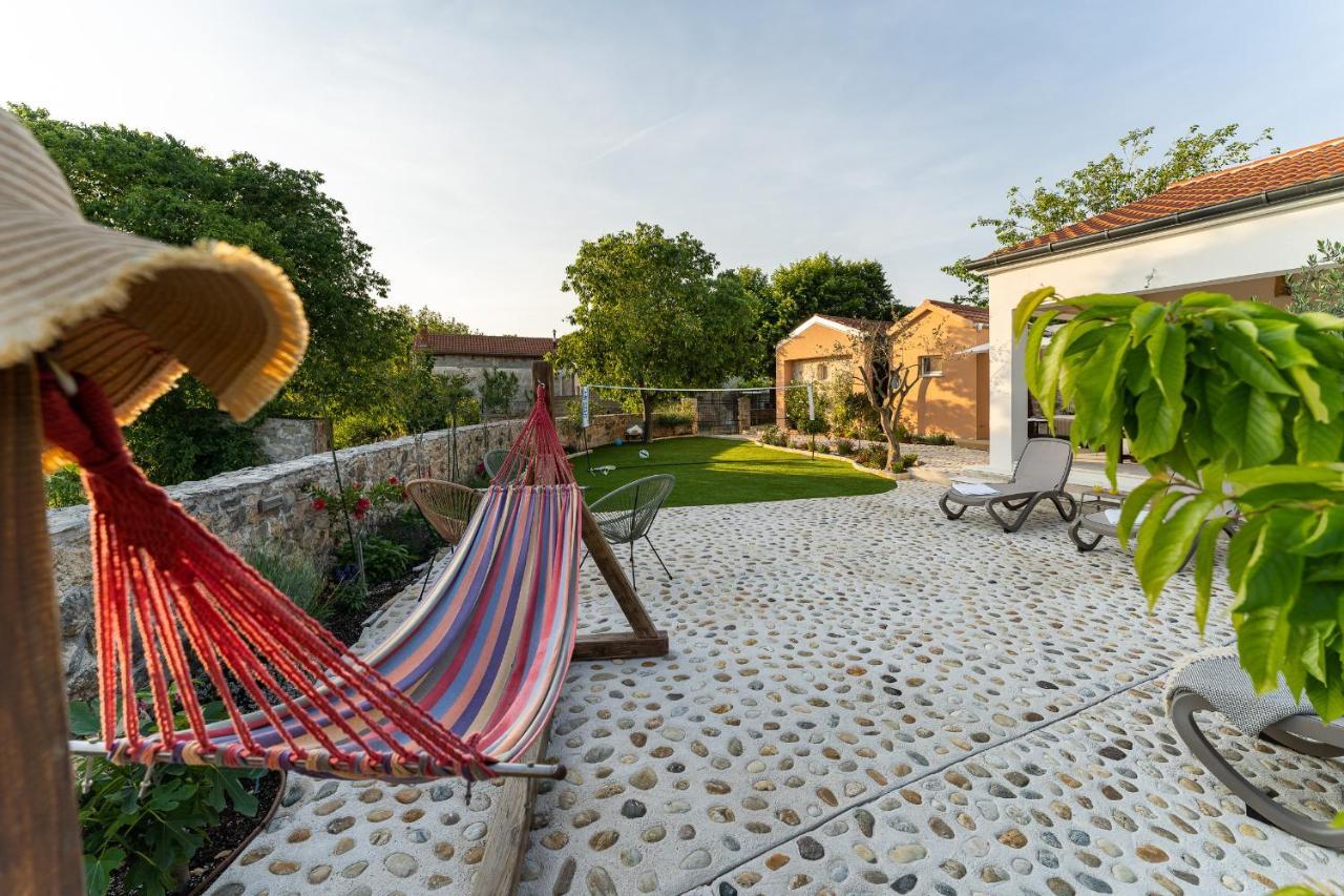 Holiday Home - Villa Thorak Anić Eksteriør bilde